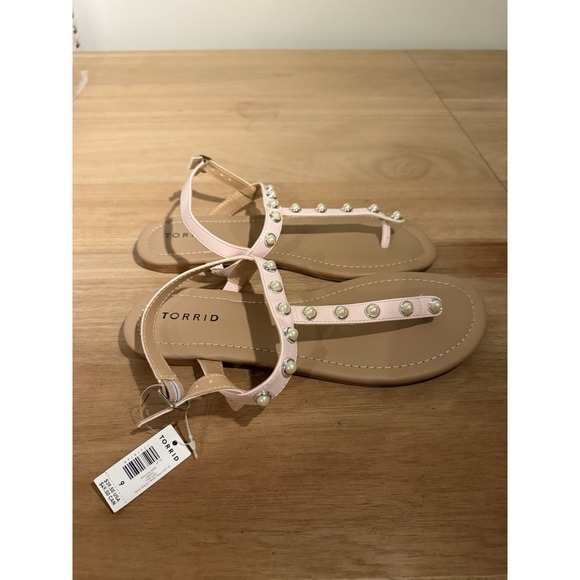 Torrid Pink Pearl Studded T-Strap Sandals Wide Width WW Women's Size 9 NWT - Picture 1 of 4